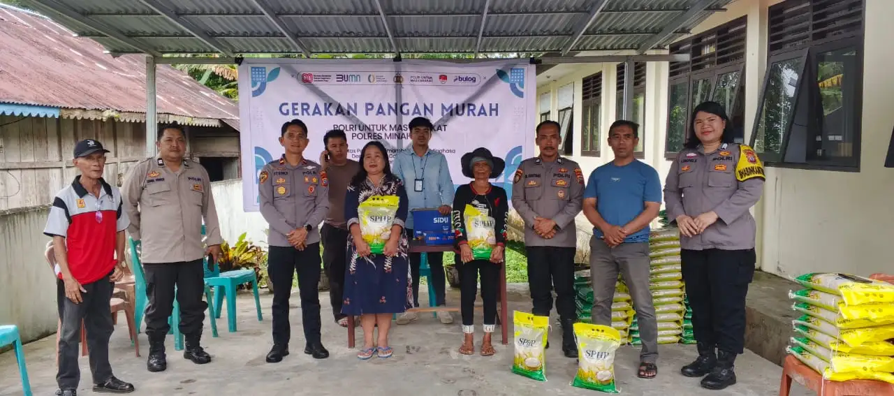 Meski Diguyur Hujan, Warga Tetap Antusias Datangi Gerakan Pangan Murah Polsek Toulimambot